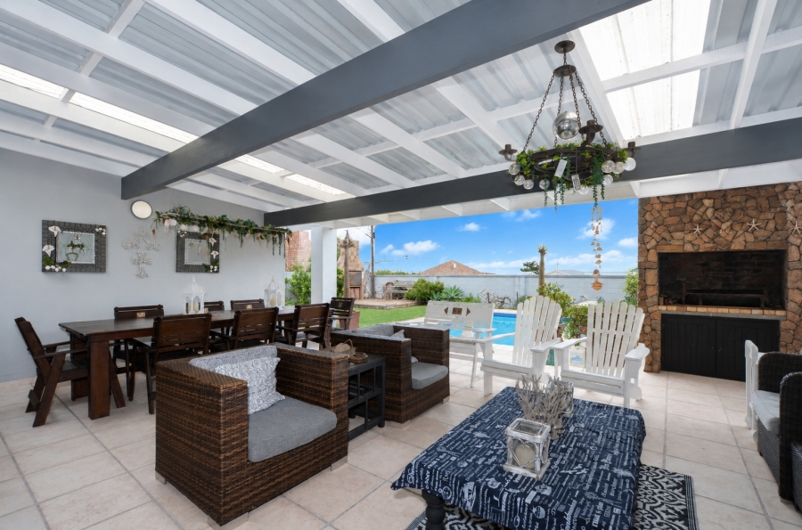 4 Bedroom Property for Sale in Yzerfontein Western Cape